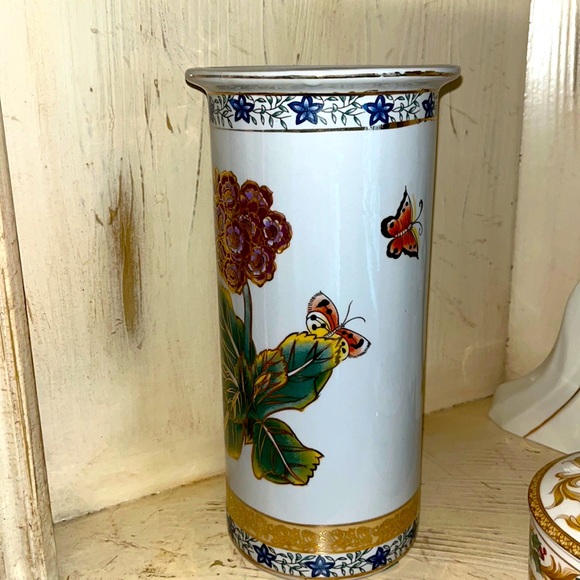 Vase 10” tall and 5” wide - Picture 2 of 2